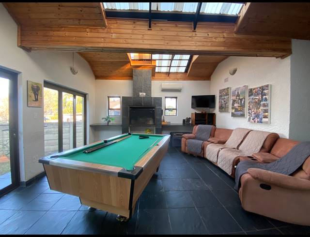 5 BEDROOM HOUSE FOR SALE IN JACKAROO PARK